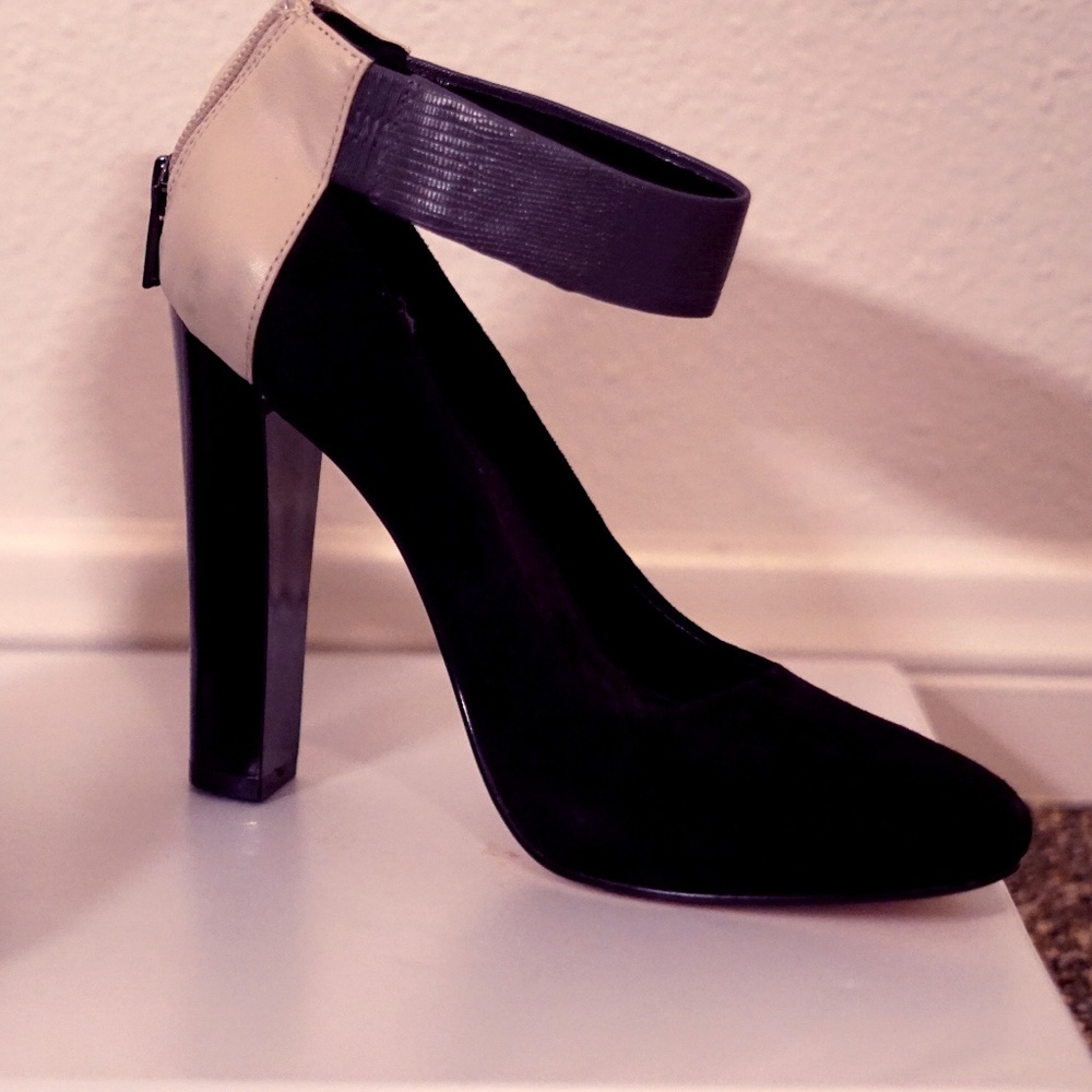 Calvin Klein Chunky Heel (Color block) Pumps